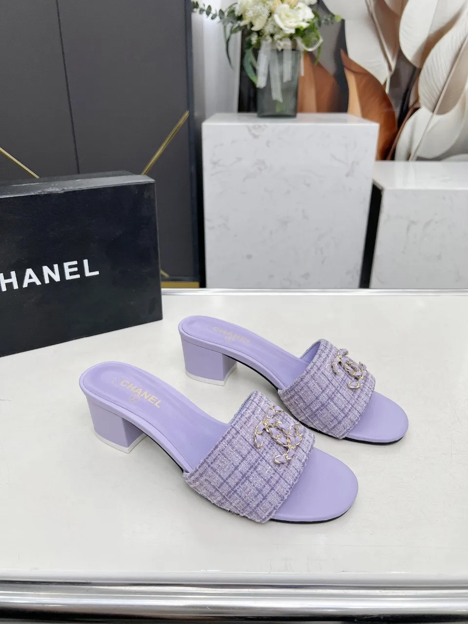 👟👟Ex-factory price 380👟👟 Genuine leather sole +30 chanel Chanel 2024 new slippers🔥🔥 Official website counter, fabric sheepskin, lining sheepskin, foot pad goatskin, 3 colors optional, size 35-42, genuine leather sole +30
